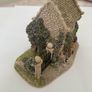 Lilliput Lane Sore Paws Image 6