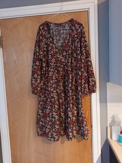 Primark  Dress.   S.20. New.  Size 20.