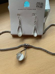 Lovely Necklace plus matching Earrings