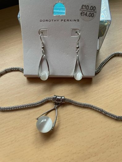 Lovely Necklace plus matching Earrings