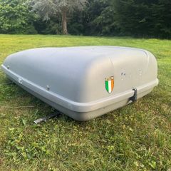Roof box