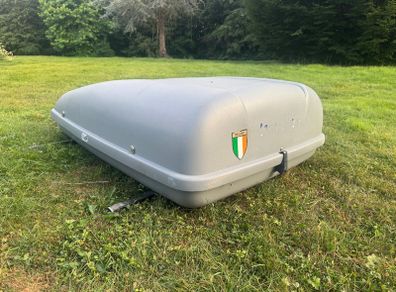 Roof box