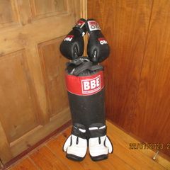 2 Pairs of Boxing Gloves