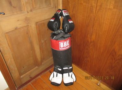 2 Pairs of Boxing Gloves