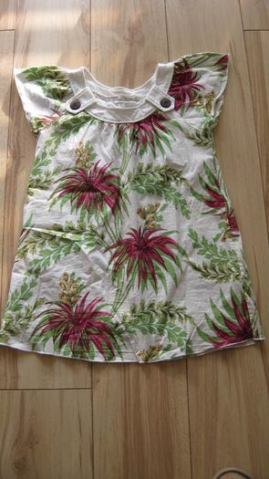 ladies tropical palm tree white top with green + pink floral design  small 8 -10