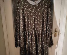 New look Curves mixed floral Dress, round neck long sleeves, green mix floralprint Smock dress  like new