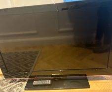samsung 42 inch TV (not smart but hdmi port)