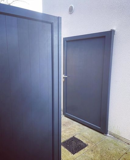 Side Gates