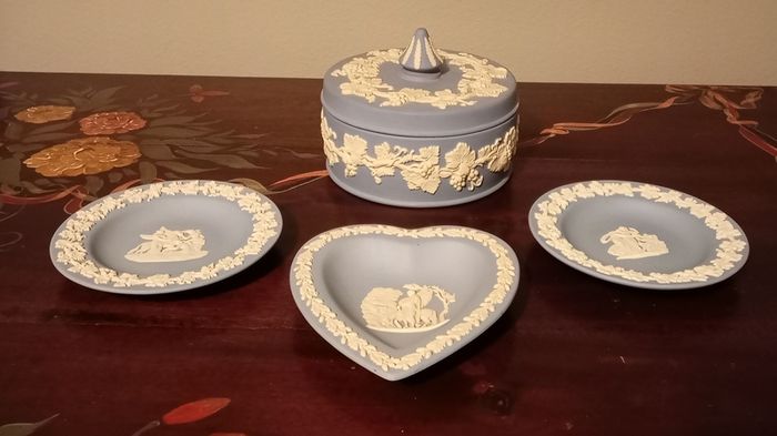 Set of Vintage Wedgwood Blue Jasperware Round Trinket Box and 3 x Small Plates