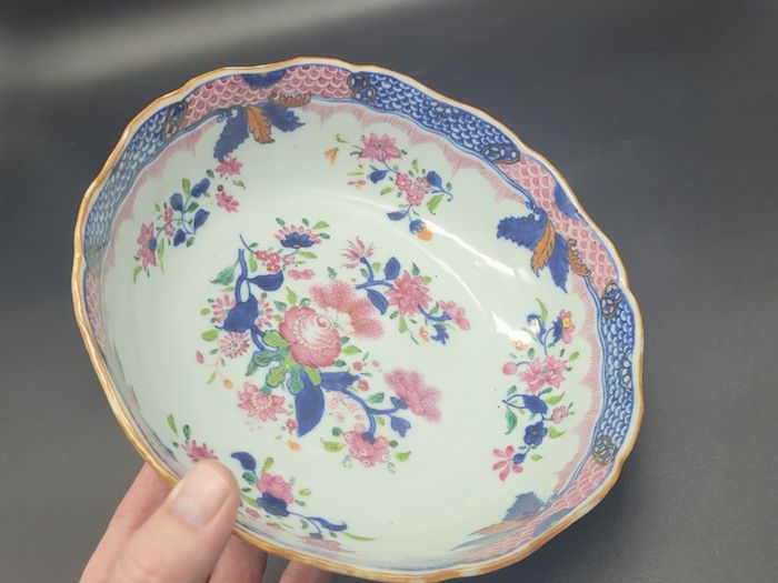 Chinese 18th / 19th Century Famille Rose Export Bowl