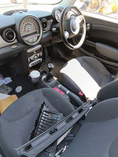 Breaking mini cooper 2006 petrol