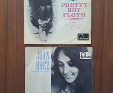 Joan Baez  2 Singles lot