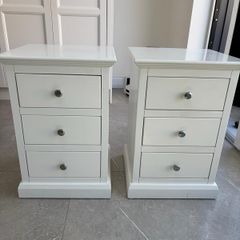 Bedside lockers