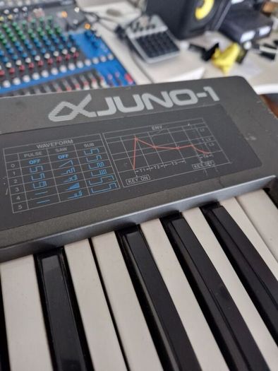 Roland Alpha Juno 1