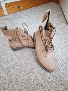 Heavenly Feet Tan Ankle Boots - Size 5