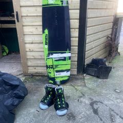 Wakeboard and bindings