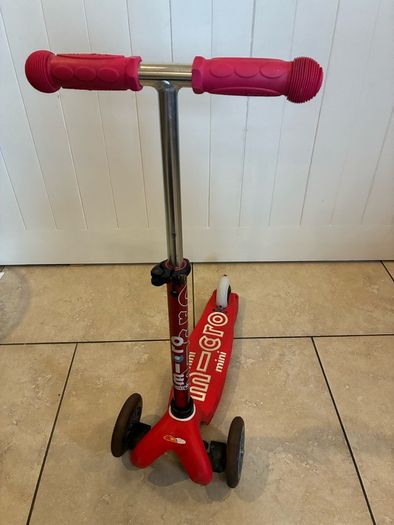 Mini Micro Deluxe LED Scooter