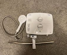 almost new Triton T90sr electric shower