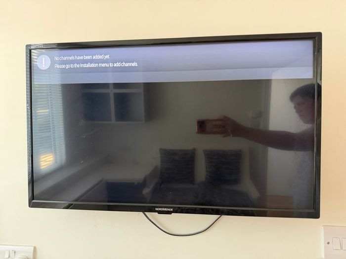 Normende TV on wall mount