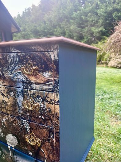 Chest of drawers