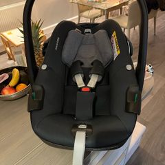 Maxi-Cosi Pebble 360 car seat and Maxi-Cosi familyfix 360 base