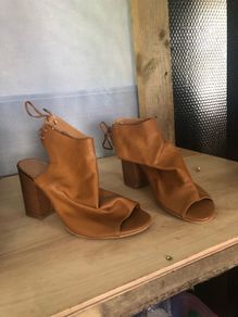 tan sandles