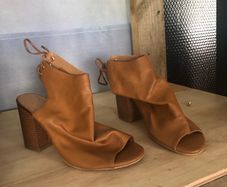 tan sandles