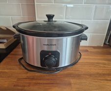 Slow cooker