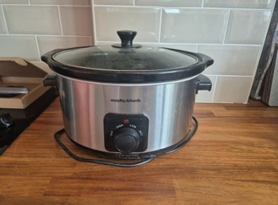 Slow cooker