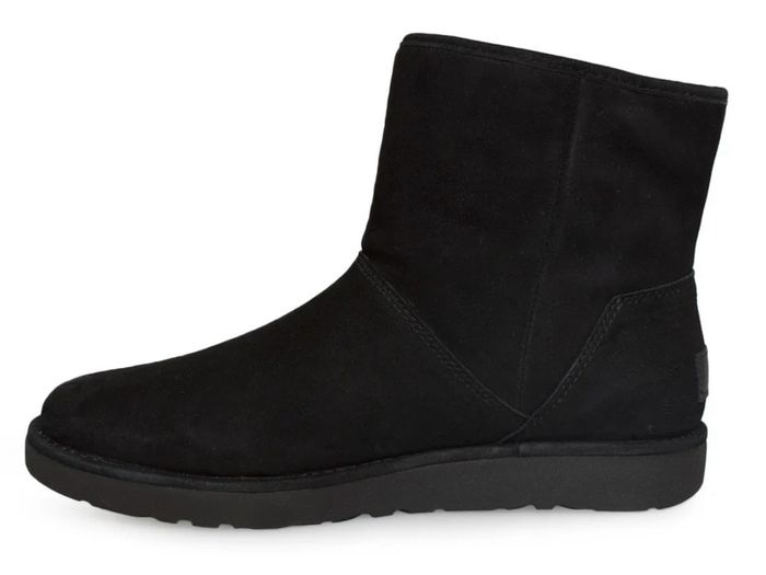 uggs Genuine brand new in their box never worn unwanted gift cost over 200 will sell for 110 euro
