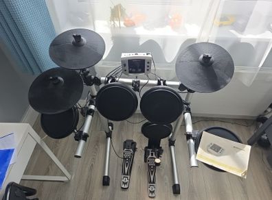 Millenium MPS-150 electronic drum set