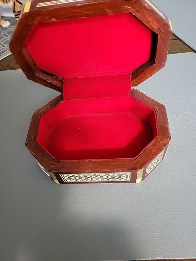 Trinket/jewellery box