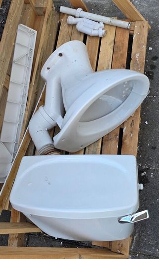 close-coupled toilet - bowl, cistern