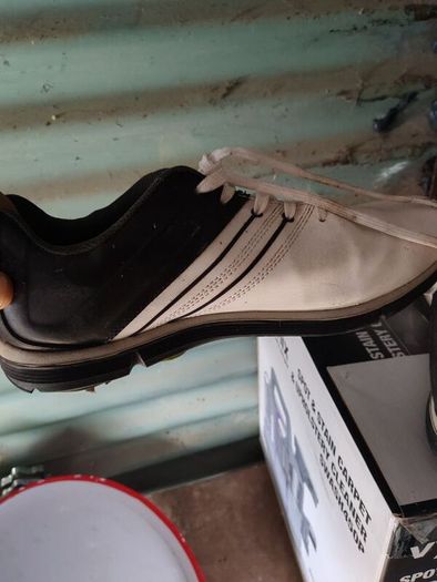 golf shoes