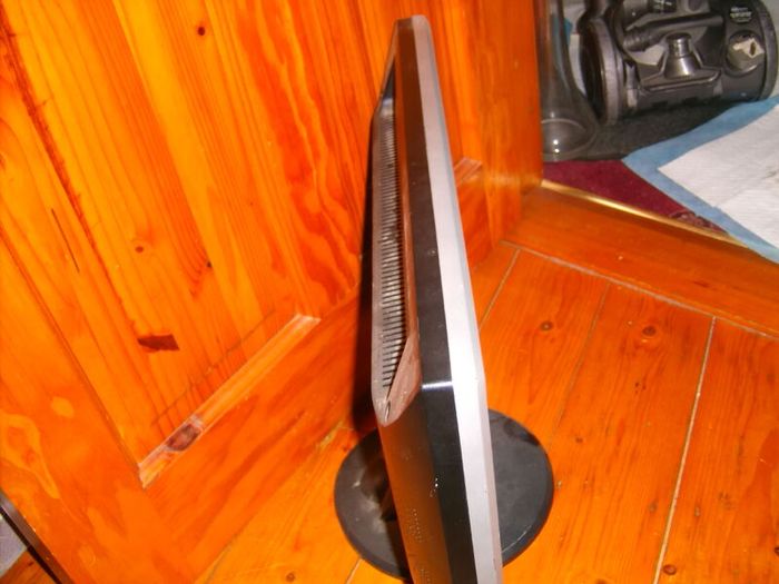 Hanns monitor