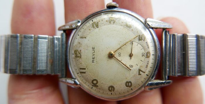 Vintage REVUE Thommen. Circa 1945..Caliber 59. Swiss Made (works ok)