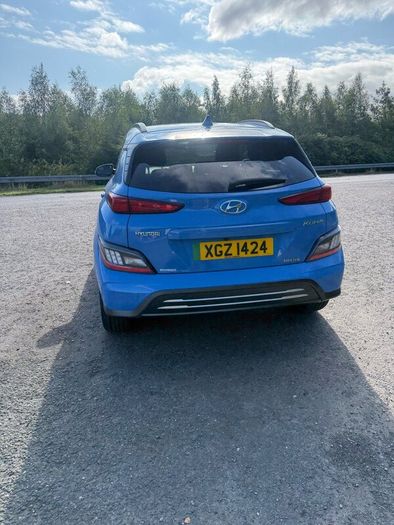 Hyundai kona EV premium 2022 64kw h long range now