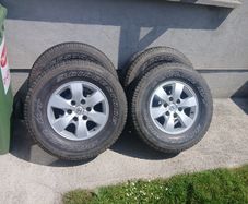 Toyota Hilux / landcruiser alloy wheels and tyres