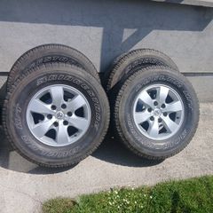Toyota Hilux / landcruiser alloy wheels and tyres
