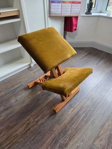Kneeling chair
