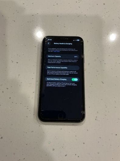 iPhone 11 Black - 89 percent battery health