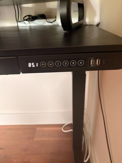 Height adjustable office desk