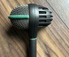 Akg D112