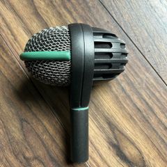 Akg D112