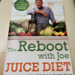 The Reboot with Joe Cross. 351 page paperback 5euro