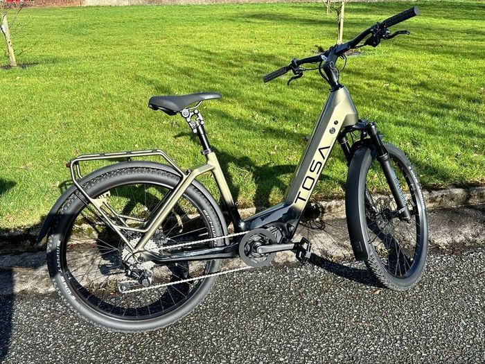 Tosa G-Rav Carbon