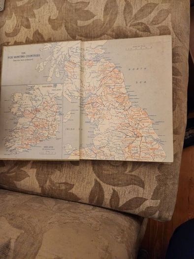 The Horseman's Year Book. Edited By Lt.col.w.e.lyon. 1950 First Edition Hardback In Good Condition. Plus Hunting,showing, And Chasing. By Sam Marsh. See Photos For Same.