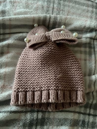 Girls hat 6/12 mths