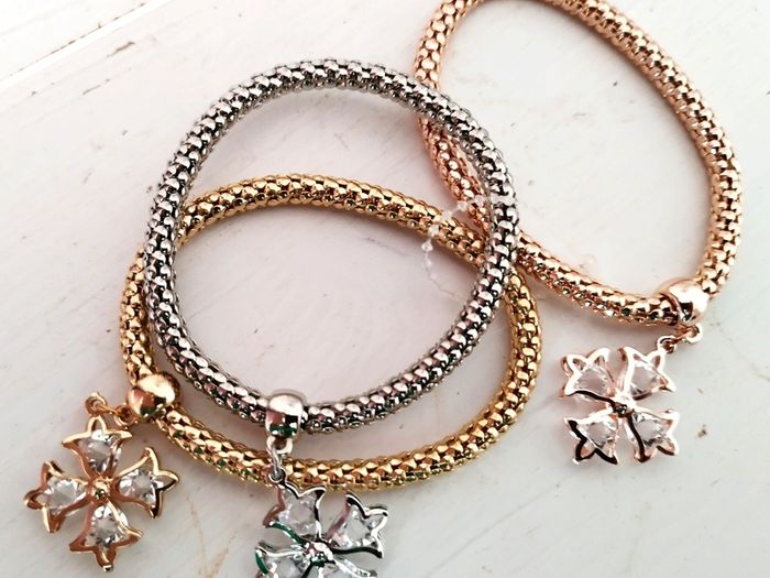 Elegant Floral Bracelets - Nature's Beauty Wrist