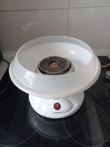 Candy floss maker